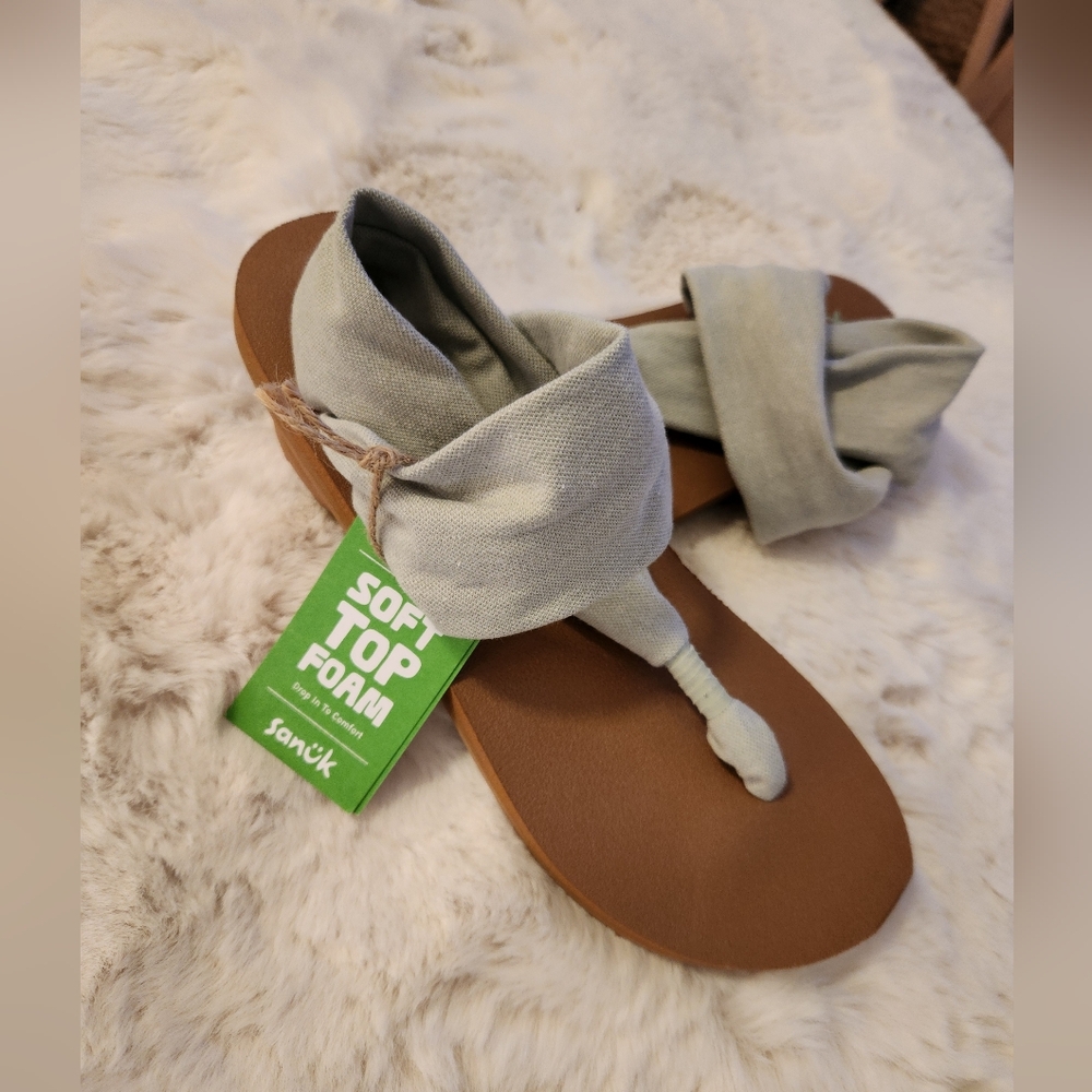 Sanuk Sling Sandals Women's Size 8 Cream NWT